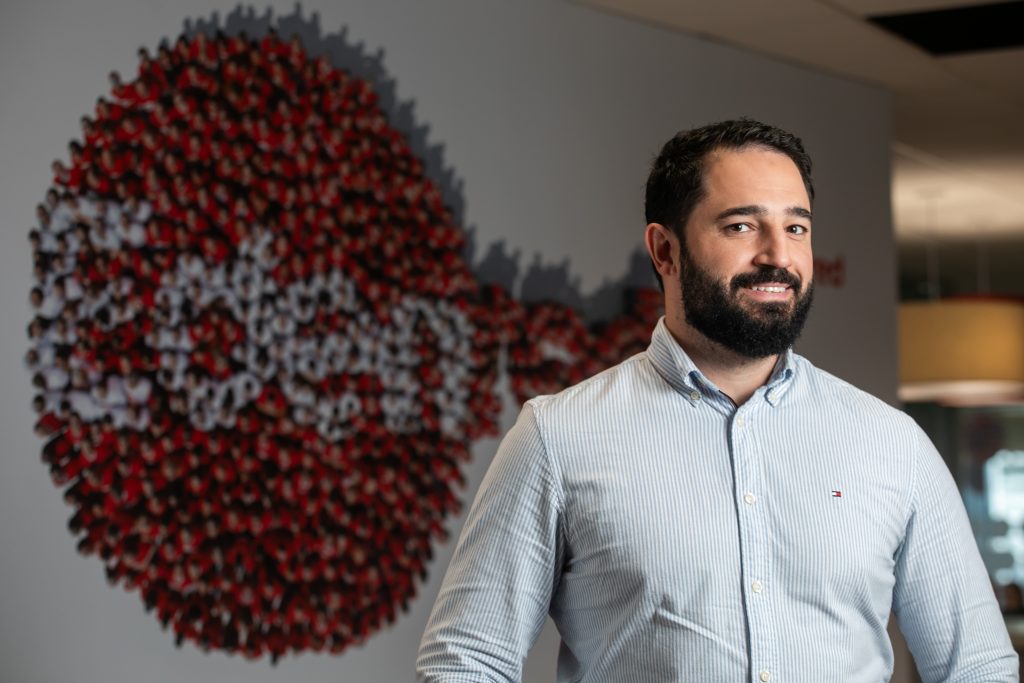 Renato Mascarenhas, diretor de Rede Abastecimento da Edenred Mobilidade, em ambiente corporativo.