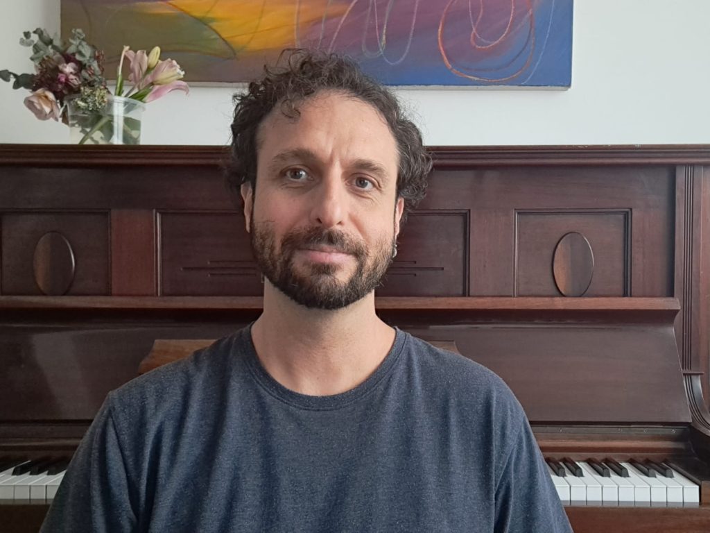 Ivan Hegen, escritor, professor de artes plásticas e doutorando em Teoria Literária e Literatura Comparada pela USP.